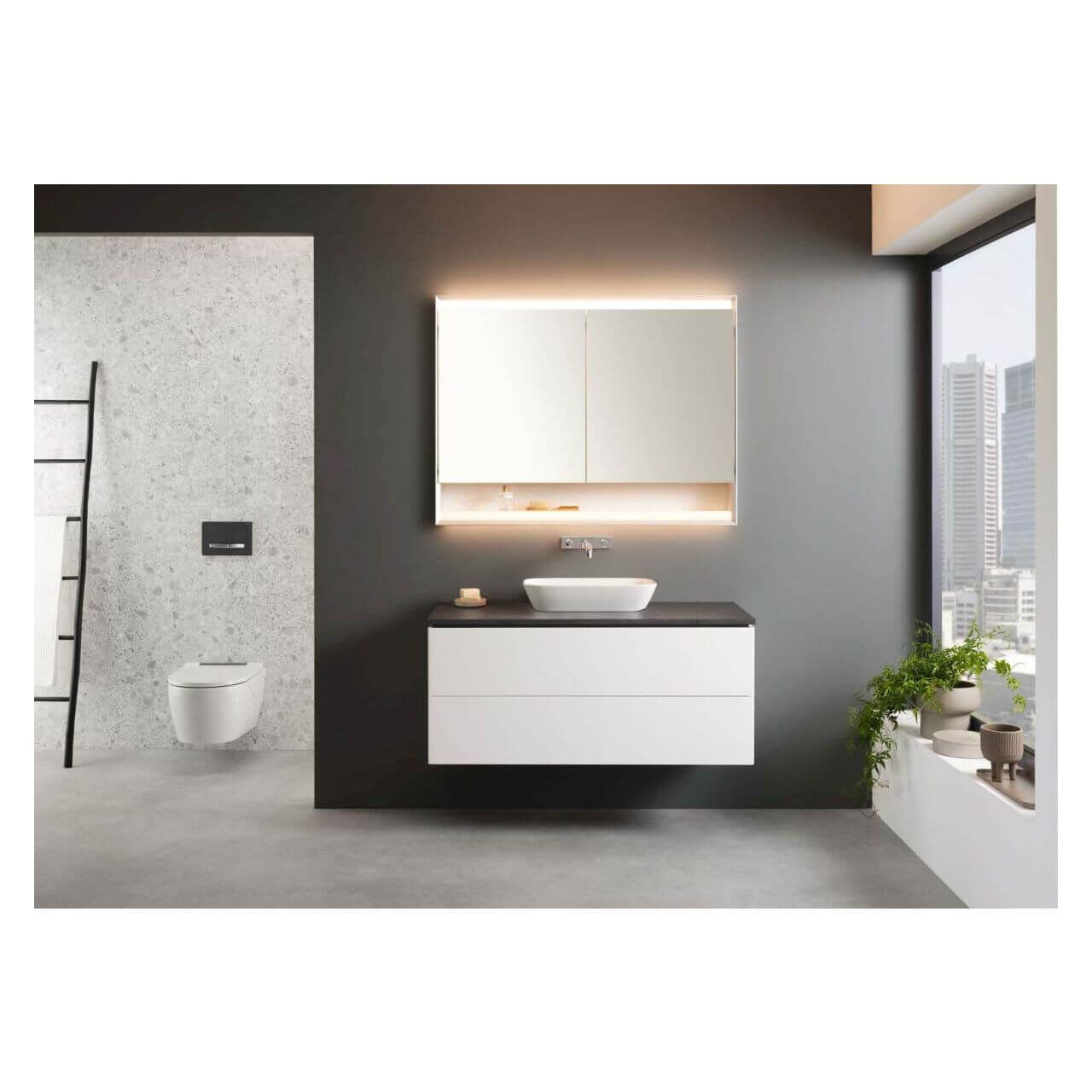 Geberit Wand-Tiefspül-WC One mit WC-Sitz weiß/hochglanzverchromt